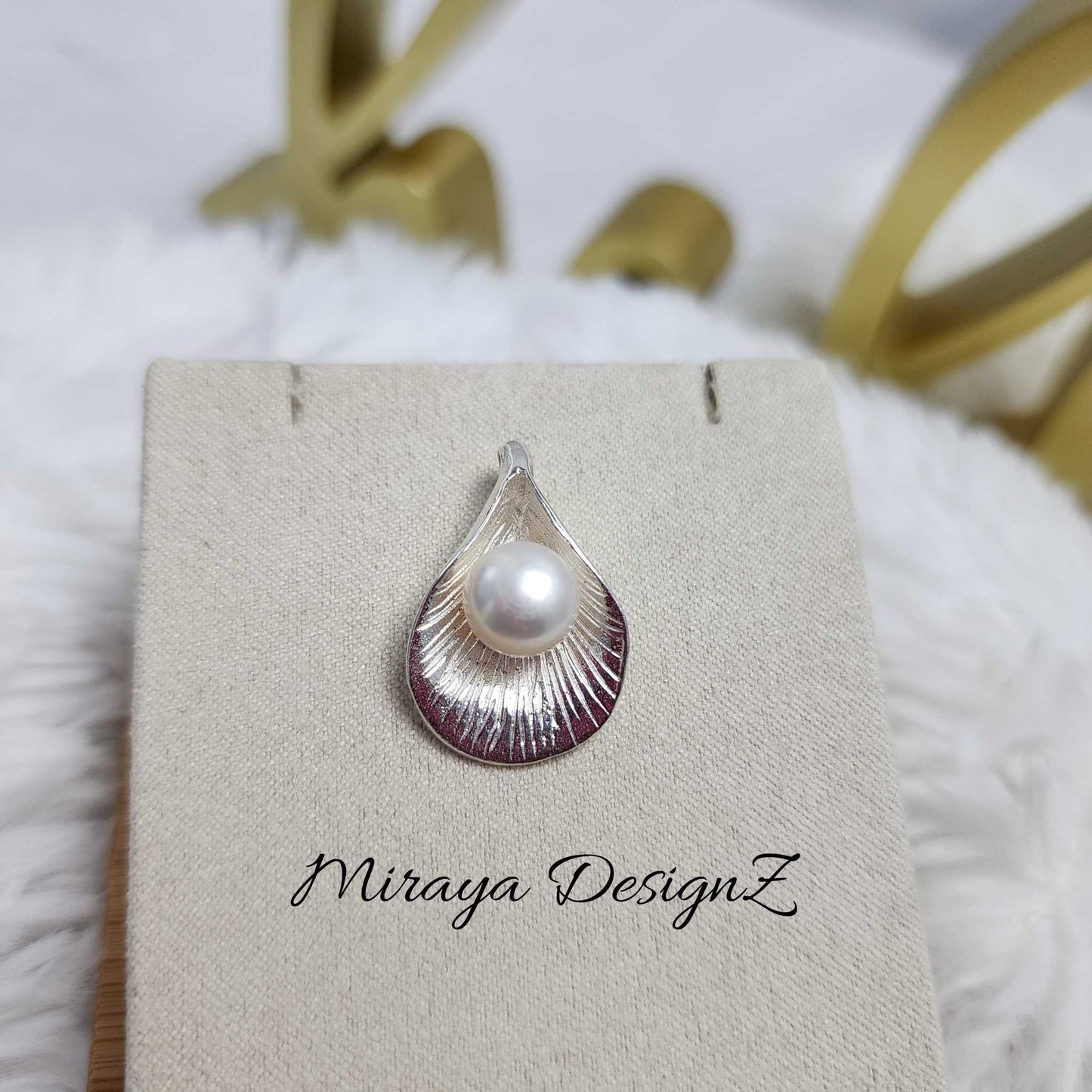 Small Pearl Pendant