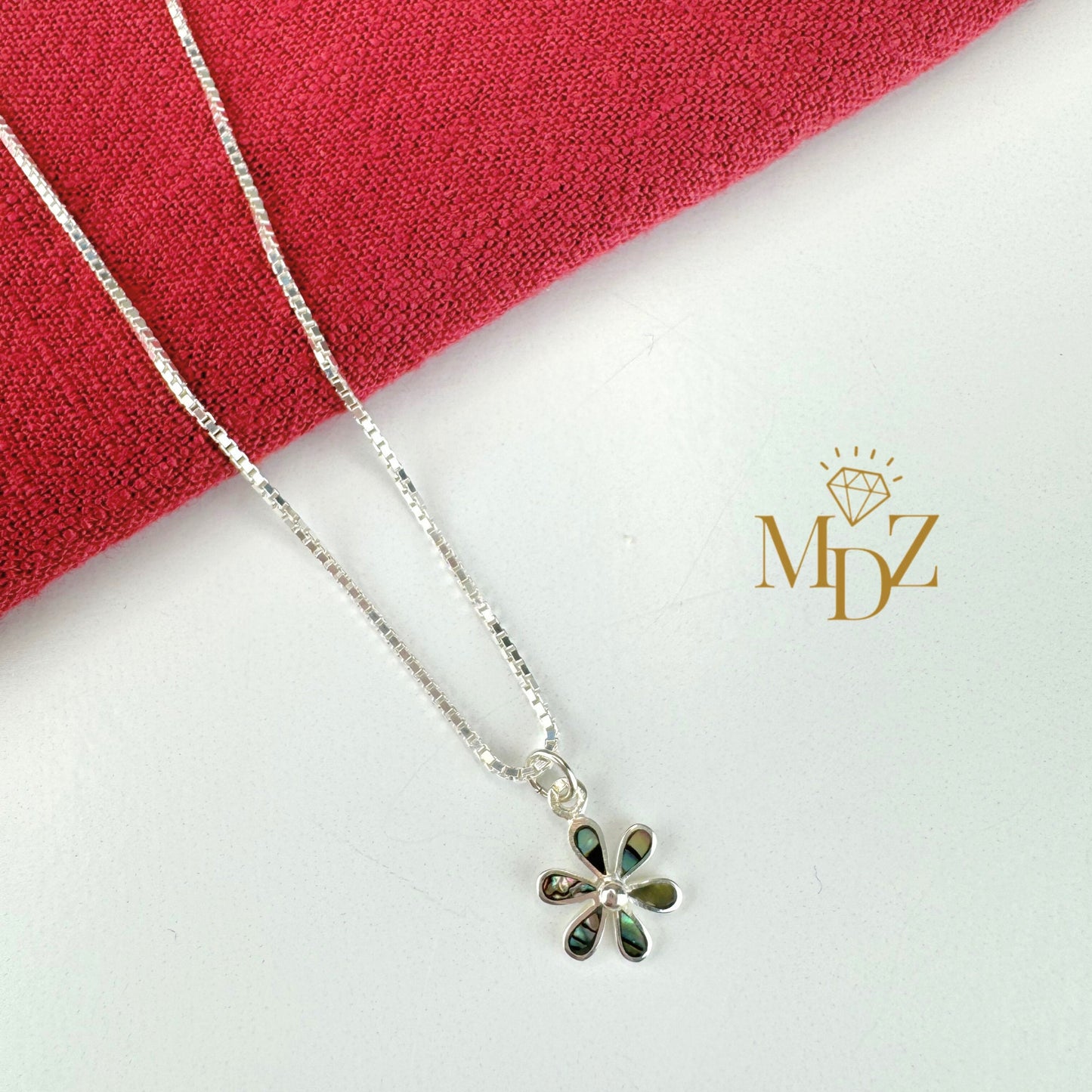 Daisy Necklace