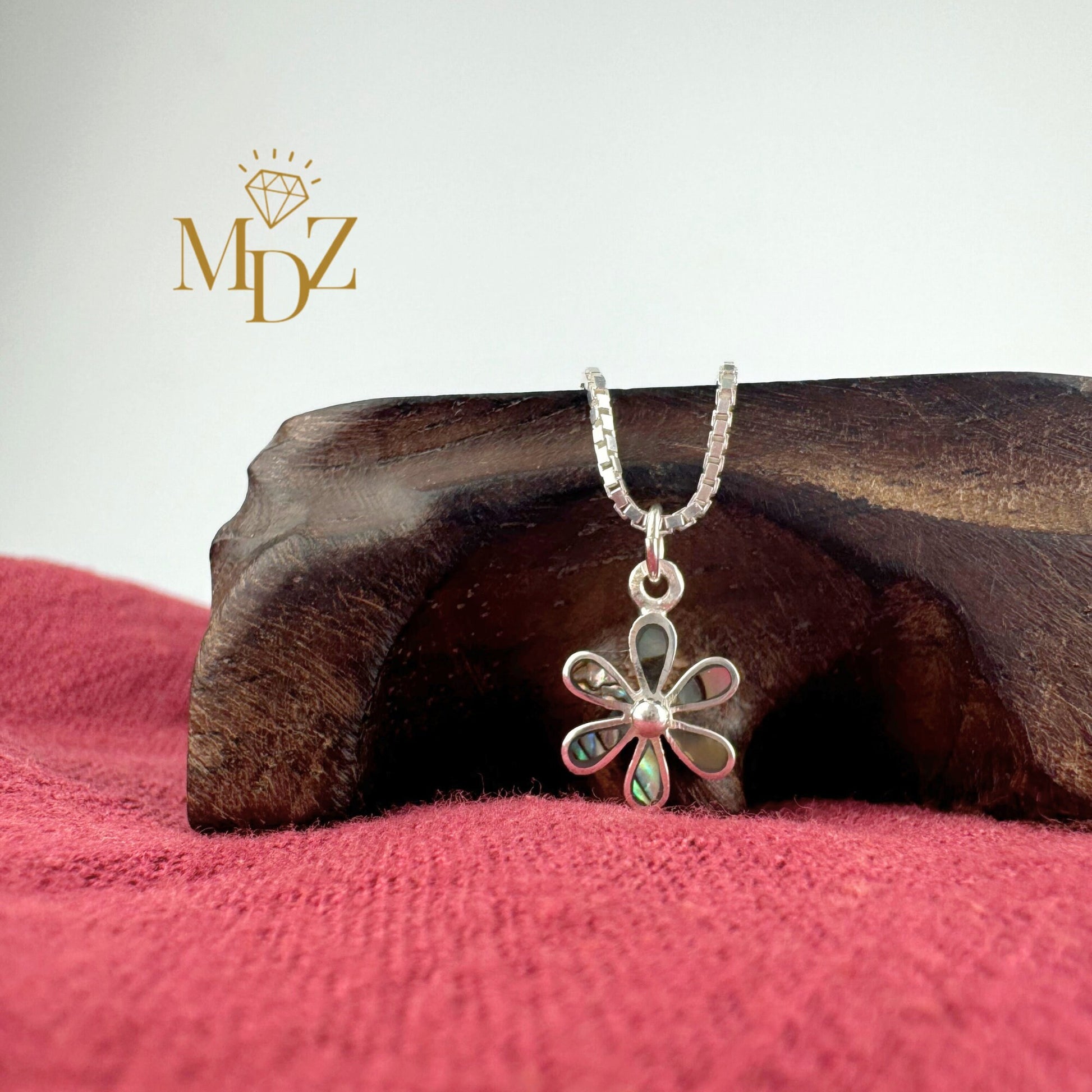 Daisy Necklace