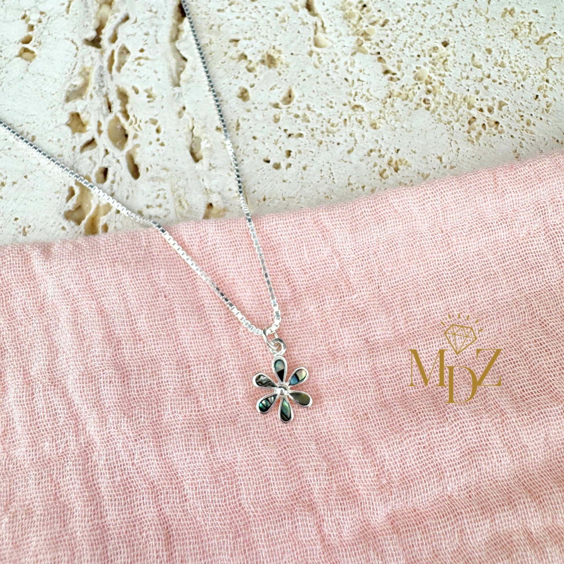 Daisy Necklace