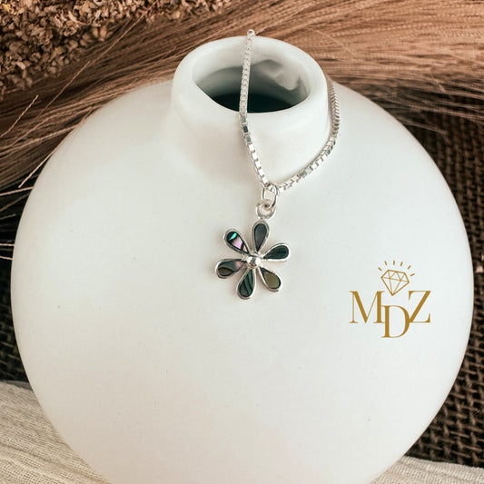 Daisy Necklace